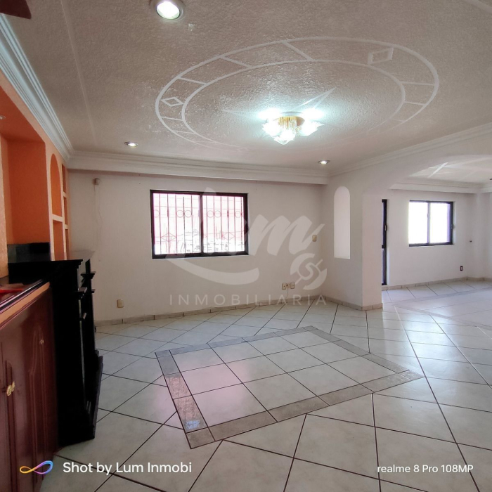 venta de casa en barrio 18, 3 niveles