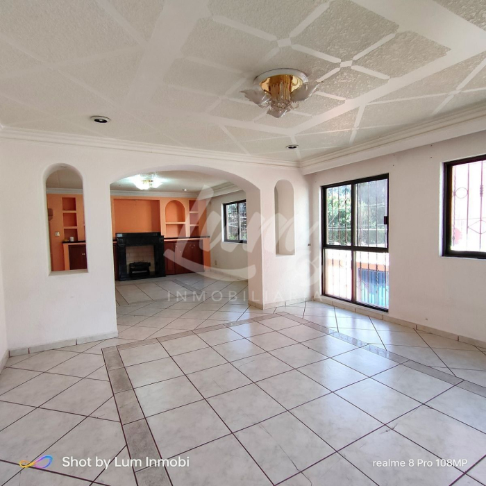 venta de casa en barrio 18, 3 niveles