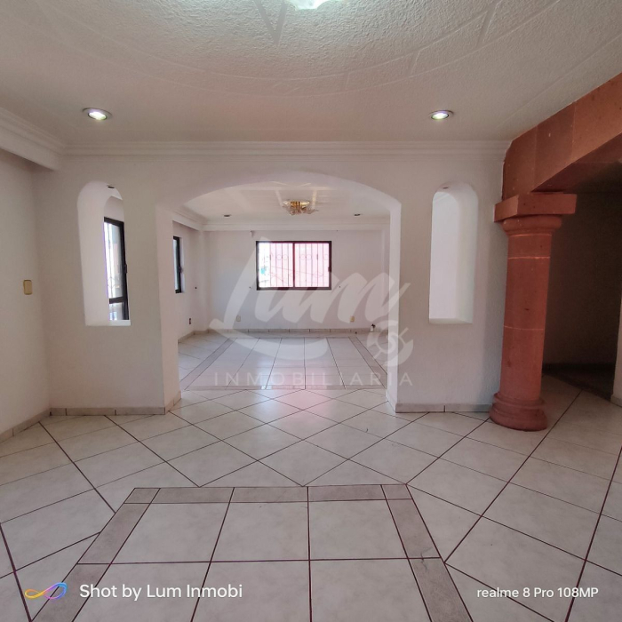 venta de casa en barrio 18, 3 niveles
