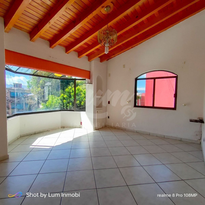 venta de casa en barrio 18, 3 niveles