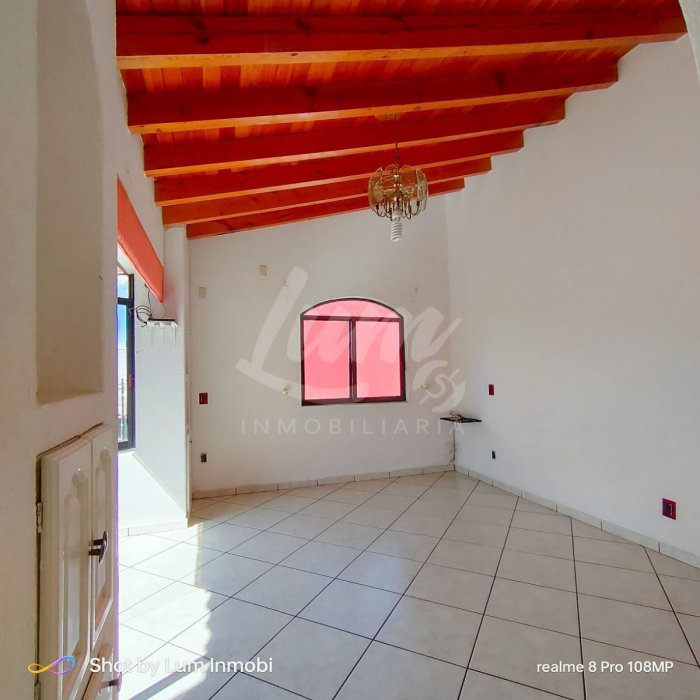 venta de casa en barrio 18, 3 niveles
