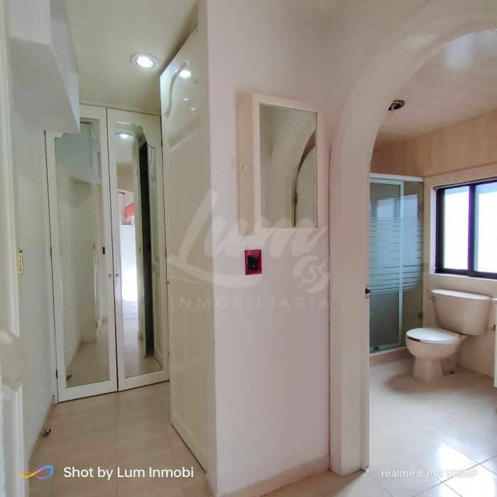 venta de casa en barrio 18, 3 niveles