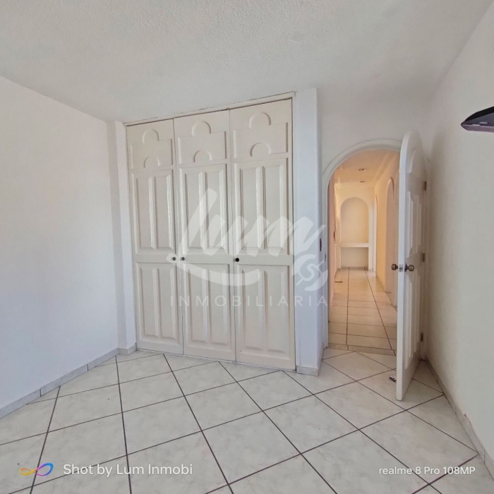venta de casa en barrio 18, 3 niveles