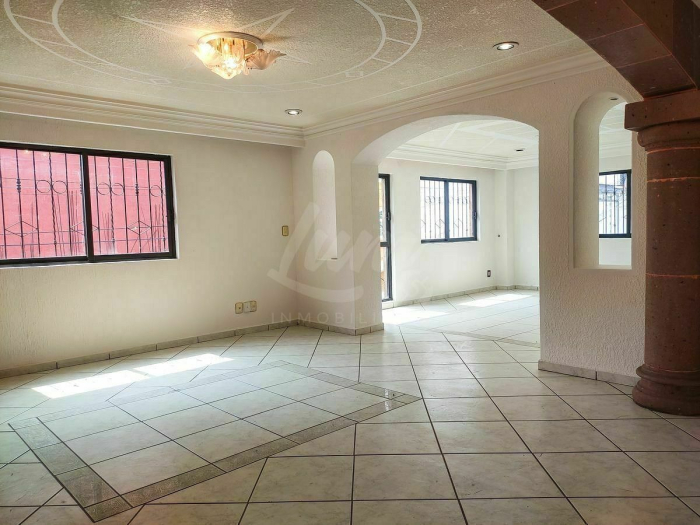 venta de casa en barrio 18, 3 niveles