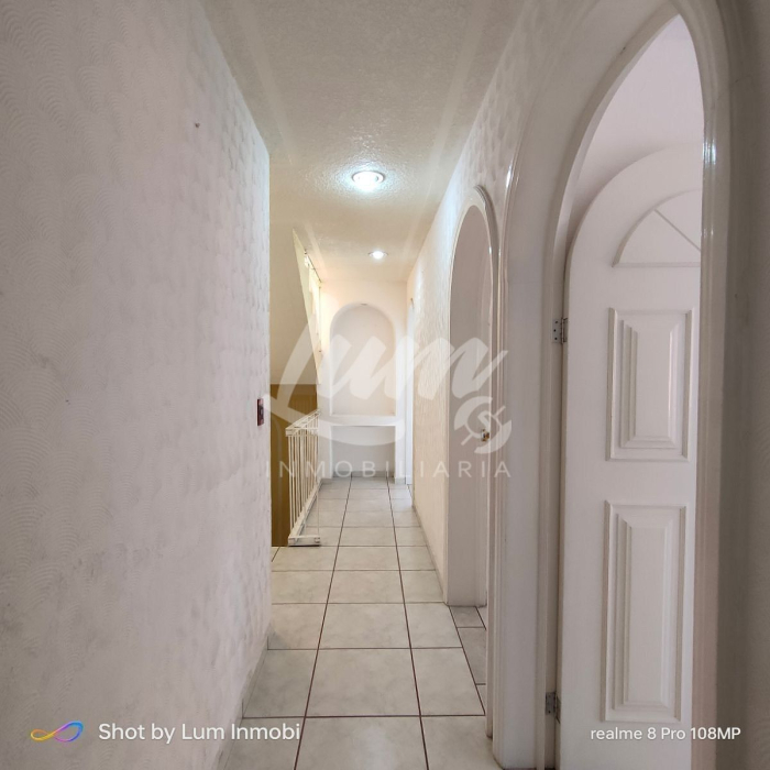 venta de casa en barrio 18, 3 niveles