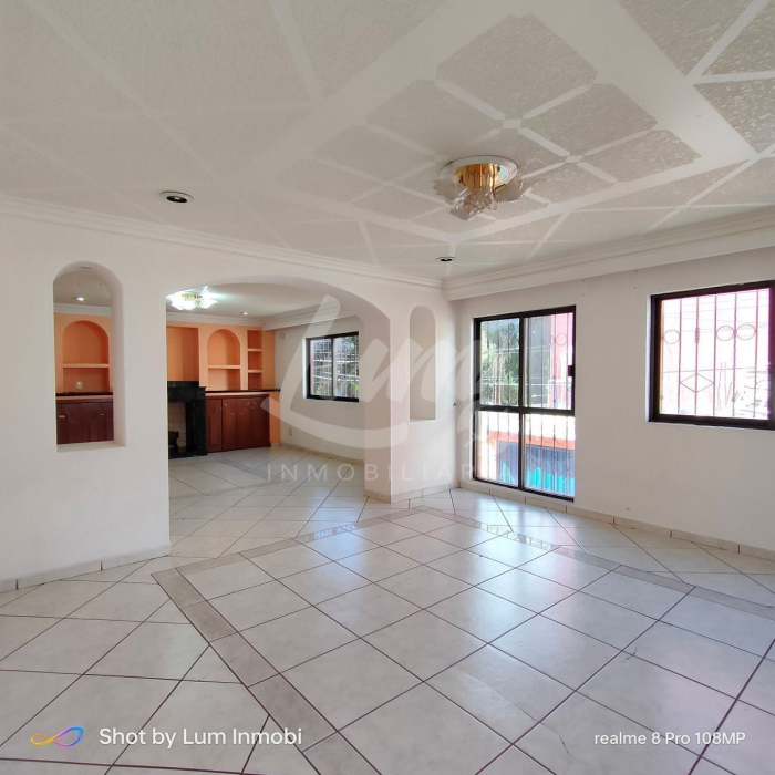 venta de casa en barrio 18, 3 niveles