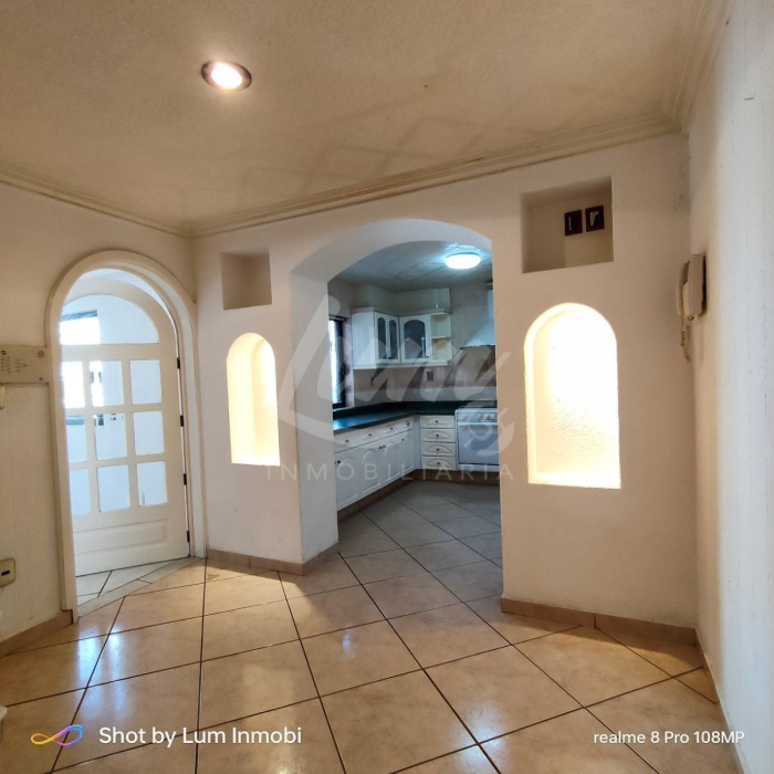 venta de casa en barrio 18, 3 niveles