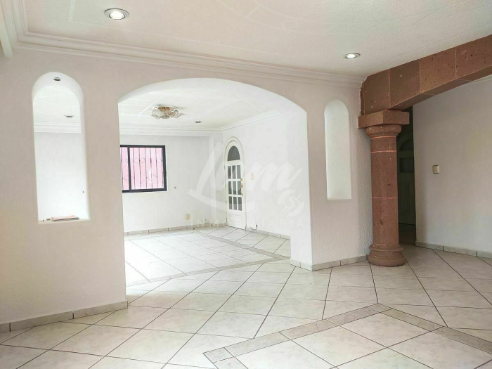 venta de casa en barrio 18, 3 niveles
