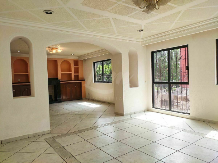 venta de casa en barrio 18, 3 niveles