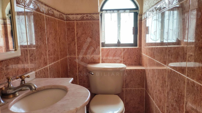 venta de casa en barrio 18, 3 niveles