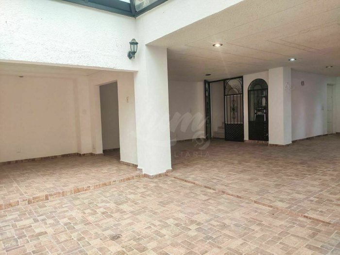 venta de casa en barrio 18, 3 niveles