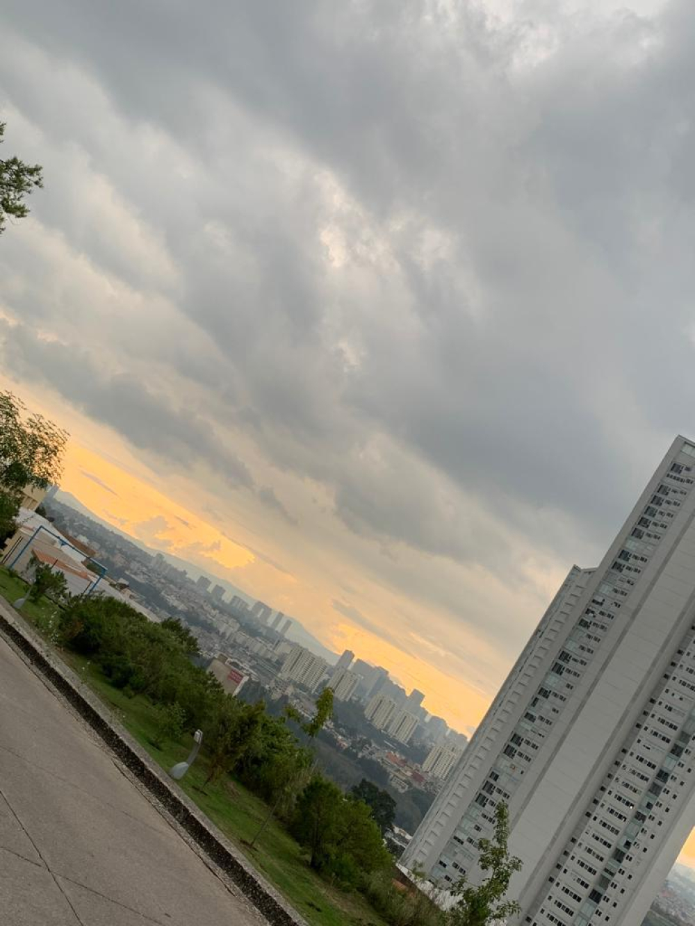 renta departamento en towers bosque real amueblado con un balcon pequeño