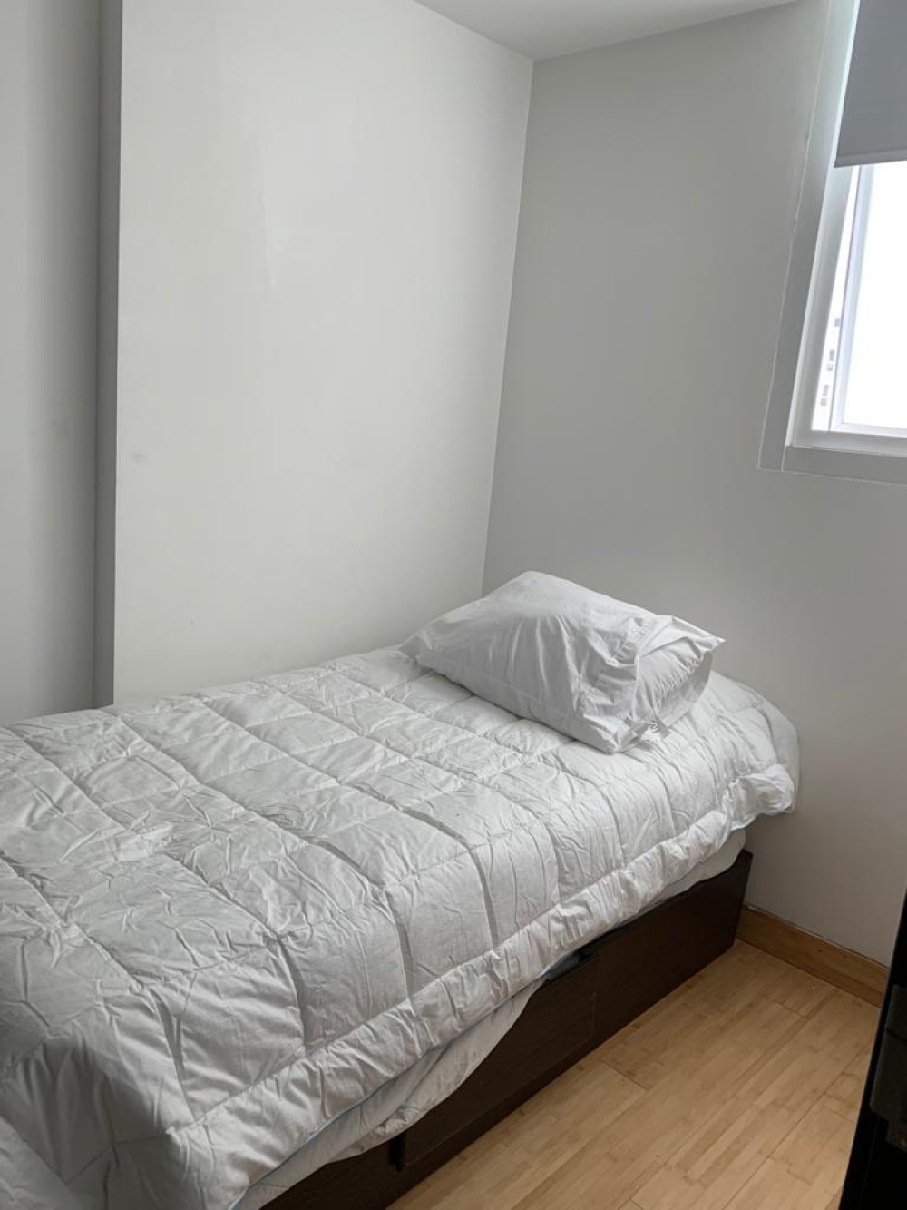 renta departamento en towers bosque real amueblado con un balcon pequeño