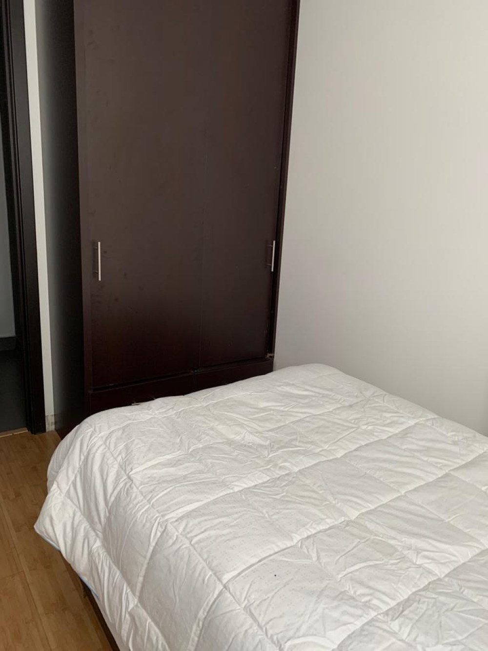 renta departamento en towers bosque real amueblado con un balcon pequeño