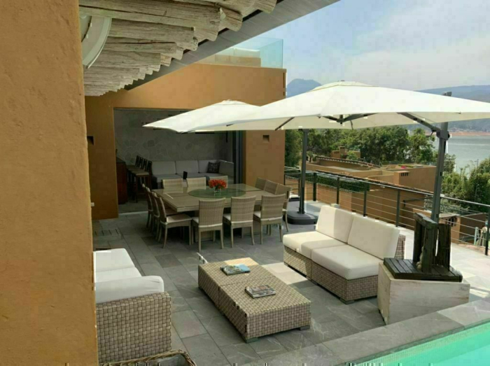 hermosa casa en privada en valle, vista al lago, a pasos del centro