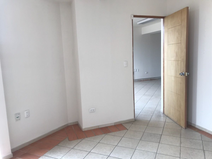 ** oportunidad única**  oficina, consultorios en el sur, muy bien ubicada