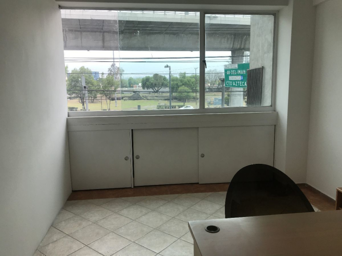 * oportunidad * funcional oficina en el sur, muy bien ubicada.