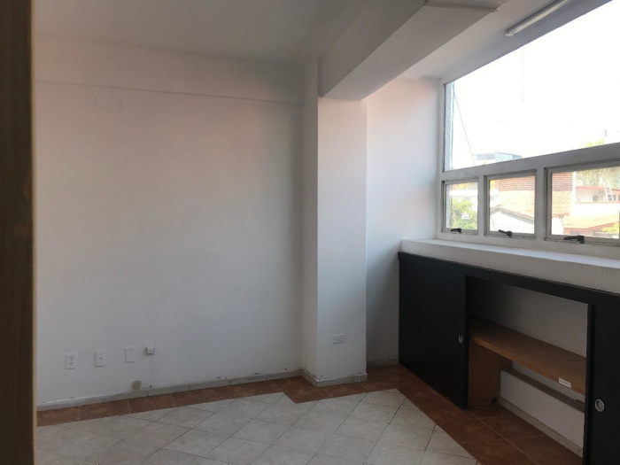 * oportunidad * funcional oficina en el sur, muy bien ubicada.