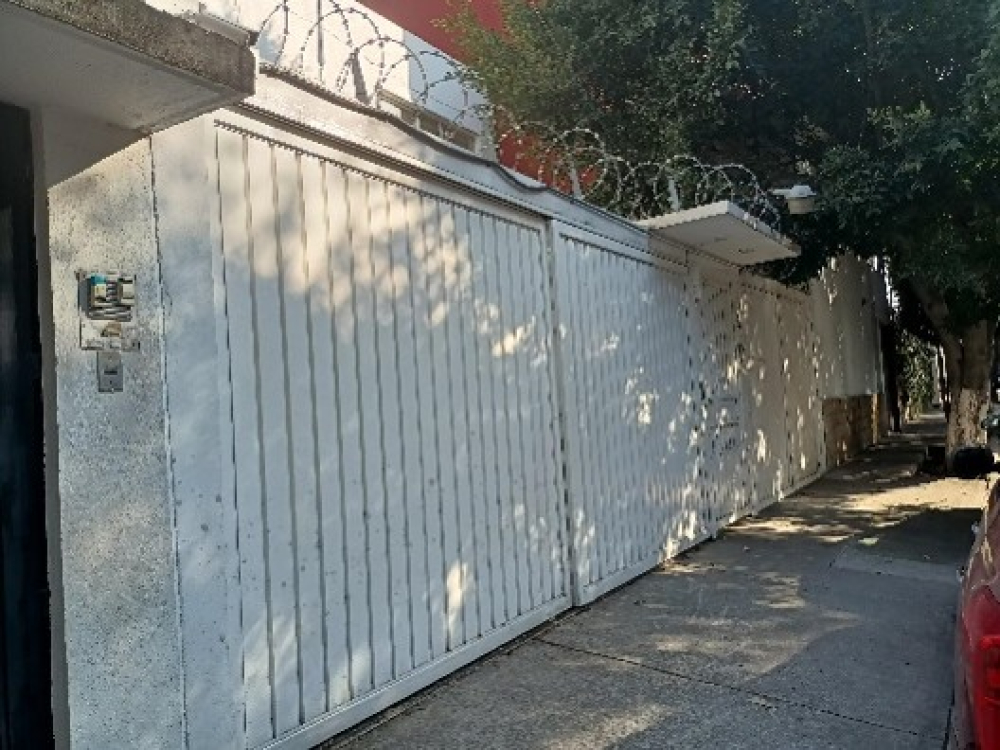 CASA CON USO DE SUELO EN LA COLONIA ANZURES