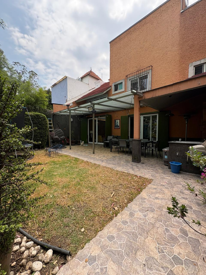 se vende casa en circuito ingenieros ciudad satélite, naucalpan, edo de méxico.