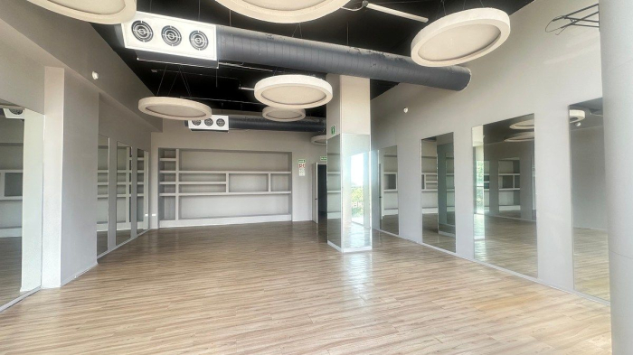 Local en centro comercial u oficinas.  Renta $195,000MN