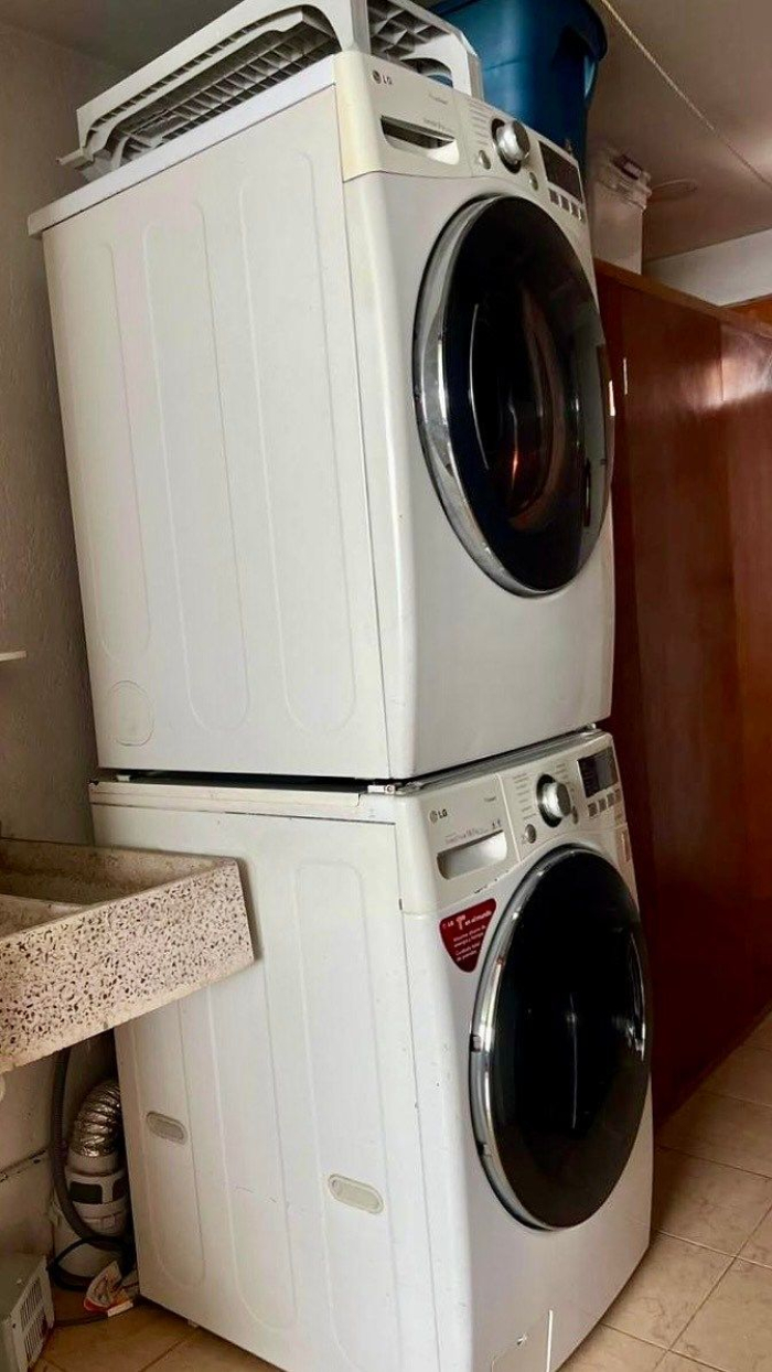 Rento Casa Amueblada Y Equipada, En Una De Las Mejores Privadas En Interlomas.