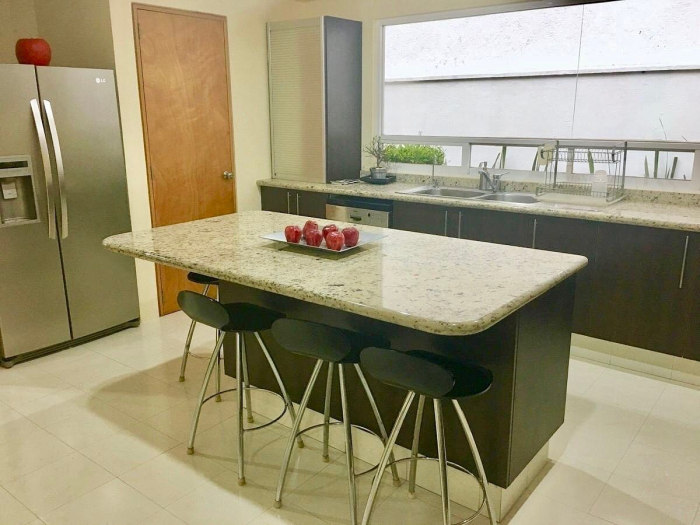 Rento Casa Amueblada Y Equipada, En Una De Las Mejores Privadas En Interlomas.