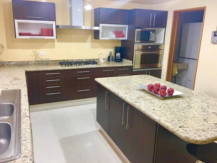 Rento Casa Amueblada Y Equipada, En Una De Las Mejores Privadas En Interlomas.