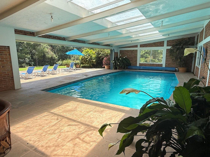 casa en renta con bosque, jardin y lago propio