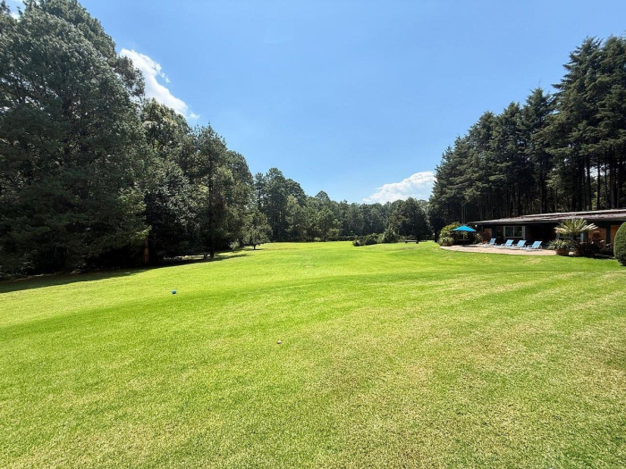 casa en renta con bosque, jardin y lago propio
