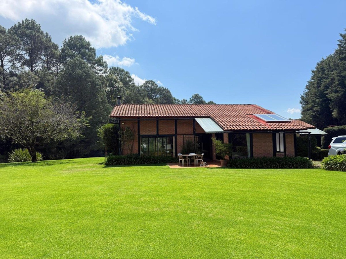 casa en renta con bosque, jardin y lago propio