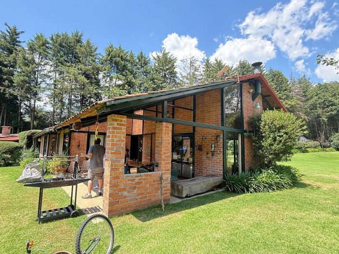 casa en renta con bosque, jardin y lago propio