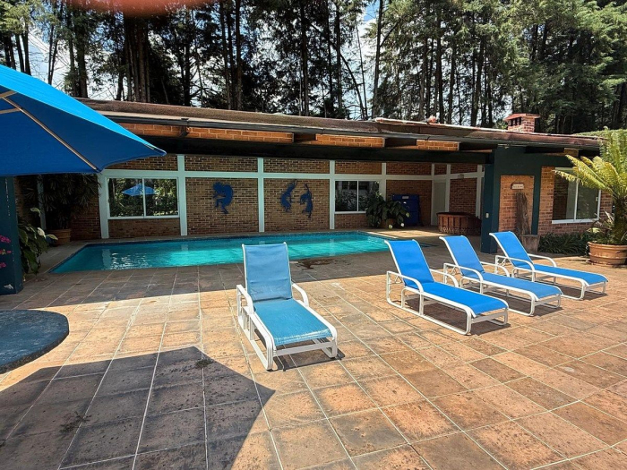 casa en renta con bosque, jardin y lago propio