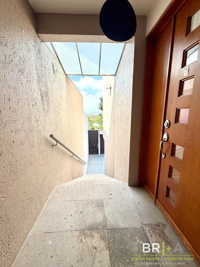 Casa En Renta En Interlomas Calle Cerrada