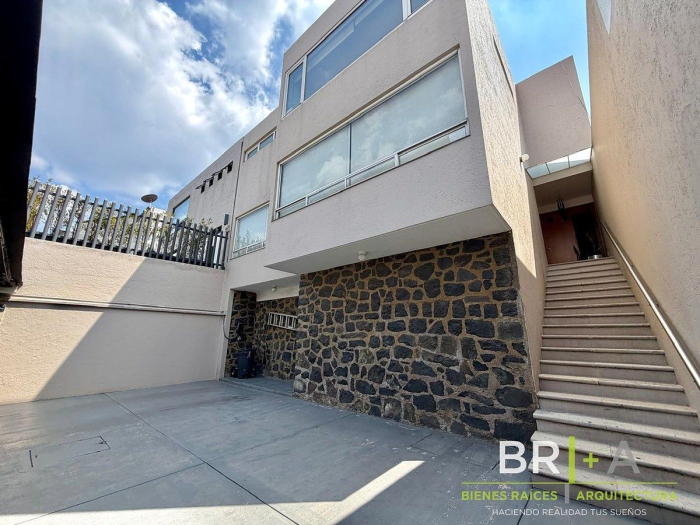 Casa En Renta En Interlomas Calle Cerrada
