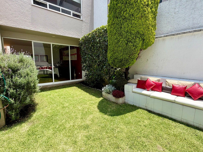 casa en renta, en una de las mejores privadas en interlomas. 