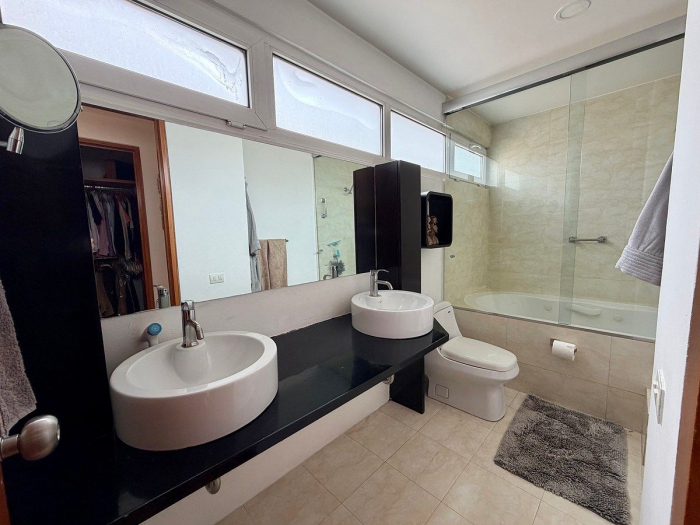 casa en renta, en una de las mejores privadas en interlomas. 