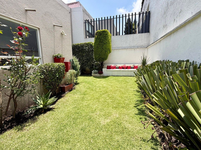 casa en renta, en una de las mejores privadas en interlomas. 