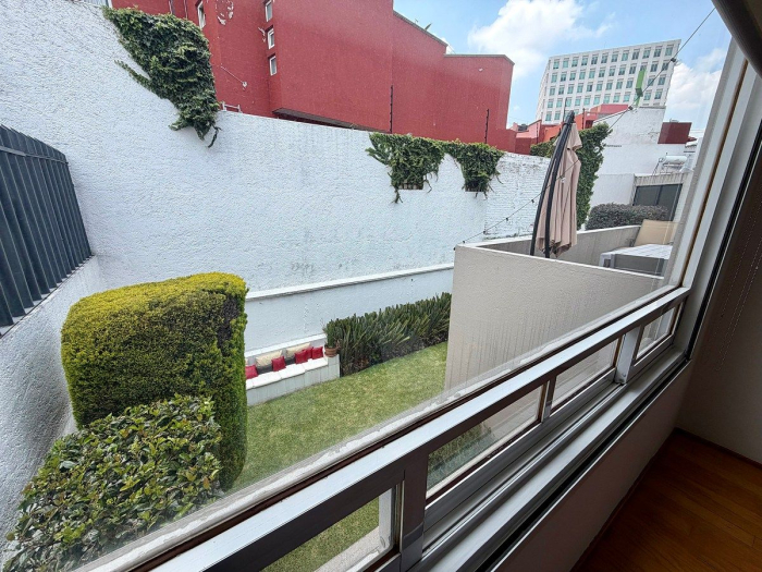 casa en renta, en una de las mejores privadas en interlomas. 