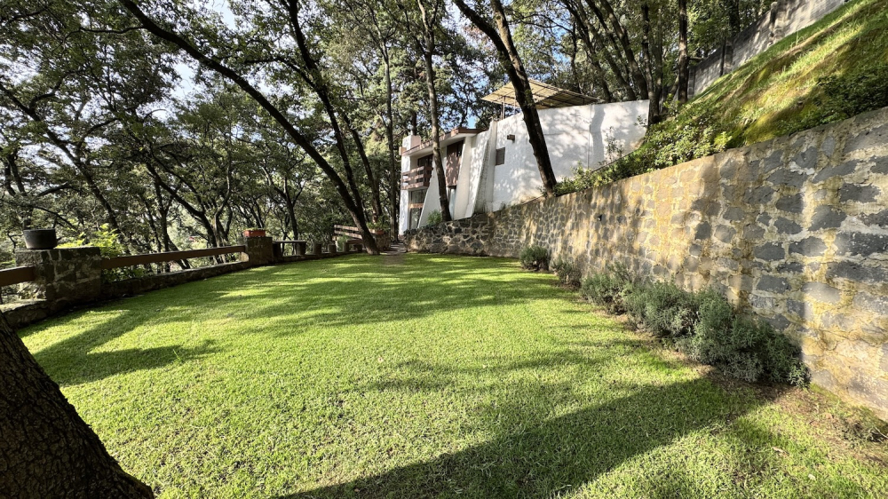 Homes For Sale On A Large Lot In Lomas De Tetelpan 