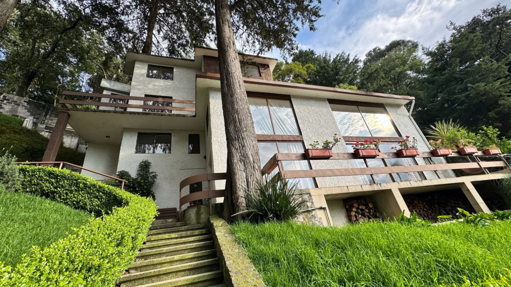 Homes For Sale On A Large Lot In Lomas De Tetelpan 