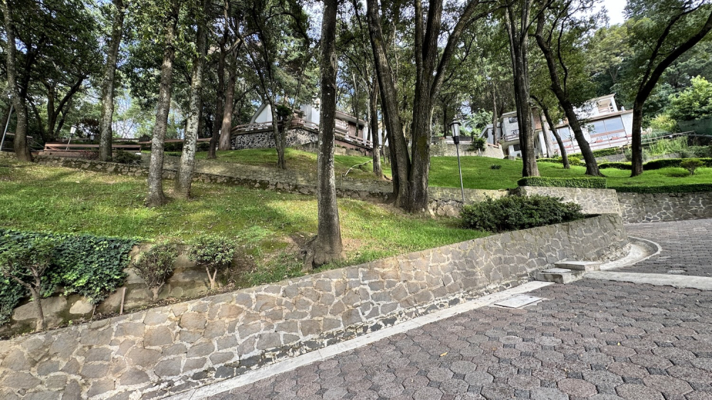 Homes For Sale On A Large Lot In Lomas De Tetelpan 