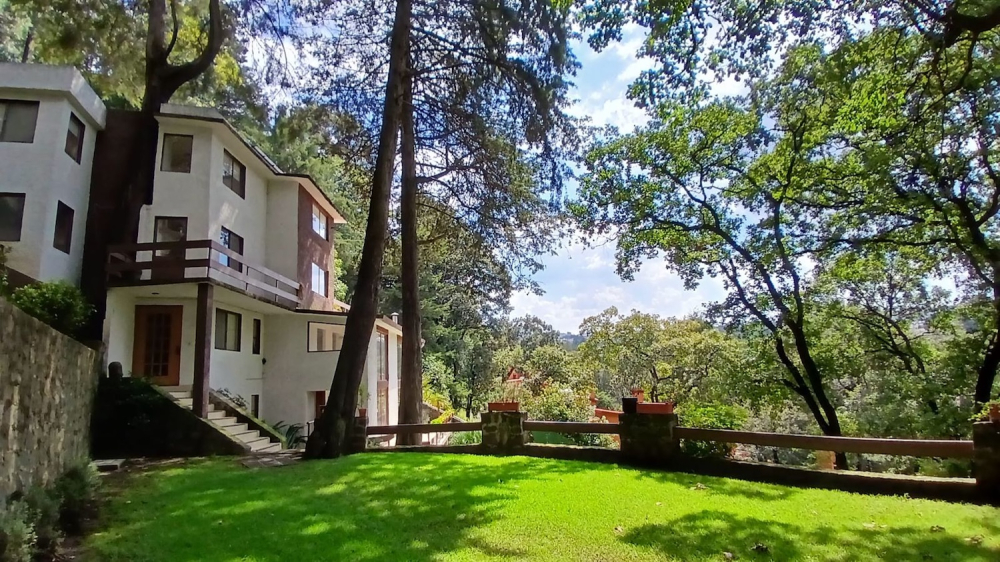 Homes For Sale On A Large Lot In Lomas De Tetelpan 