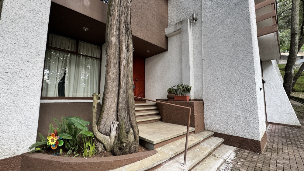 Homes For Sale On A Large Lot In Lomas De Tetelpan 