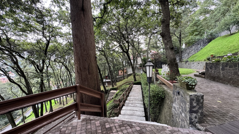 Homes For Sale On A Large Lot In Lomas De Tetelpan 