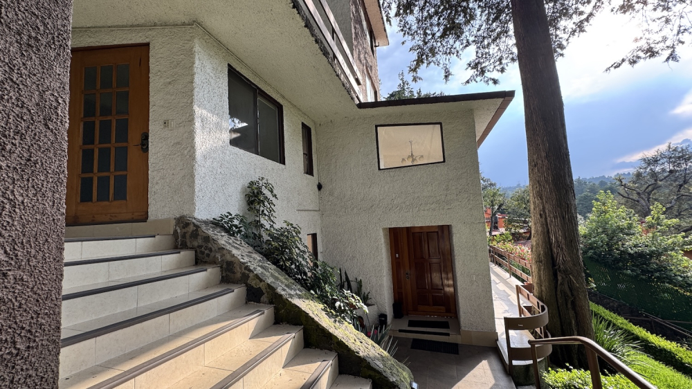 Homes For Sale On A Large Lot In Lomas De Tetelpan 