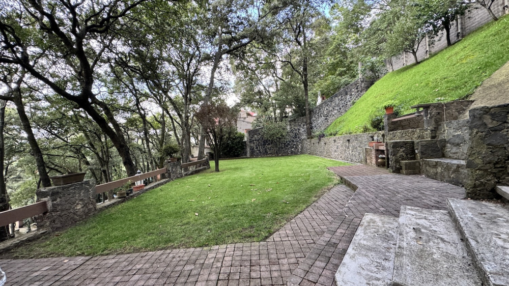 Homes For Sale On A Large Lot In Lomas De Tetelpan 