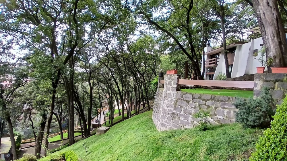 Homes For Sale On A Large Lot In Lomas De Tetelpan 
