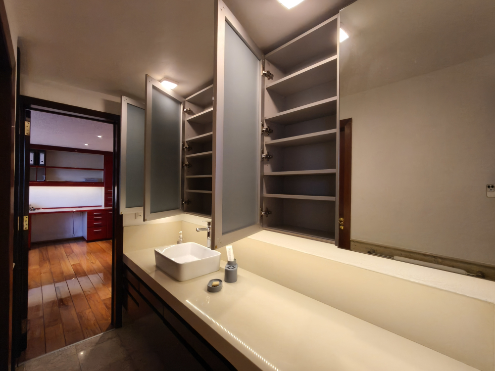 DEPARTAMENTO AMUEBLADO EN RENTA EN LOMAS DE CHAPULTEPEC