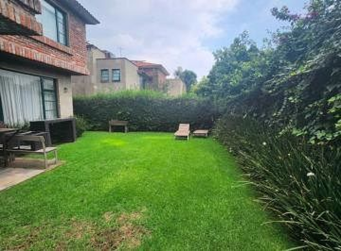 Venta de Casa en Condominio en Bosques de Las Lomas